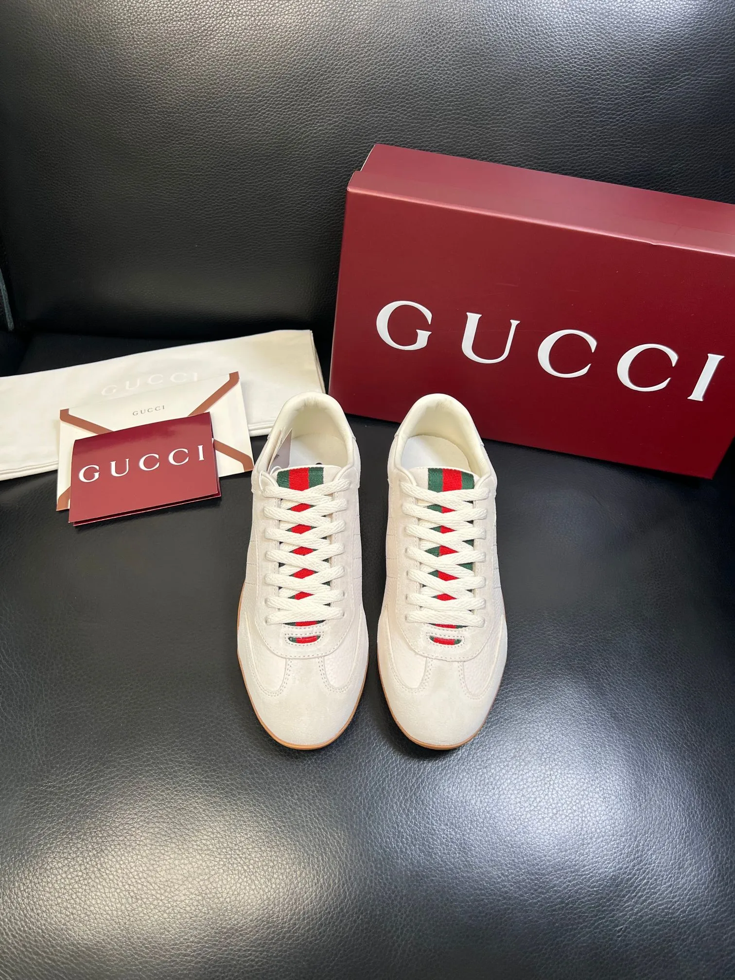 P420 new men's shoes GUCCI [Lightning] latest shoes are shipped. Original quality, fashionable, special materials, inner mesh, brand new packaging. The foot feels super comfortable and the workmanship is impeccable. Size: 38-45